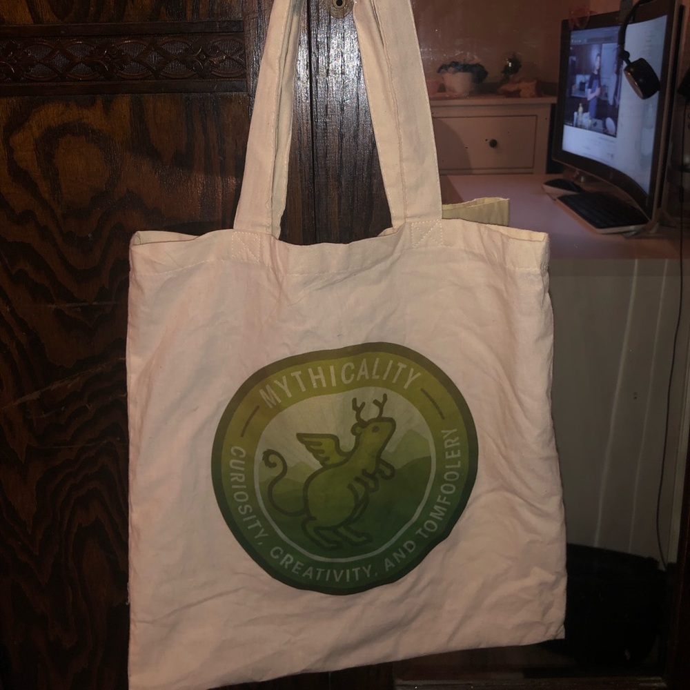 RARE “MYTHICALITY” Tour Of Mythically IVORY TOTE
